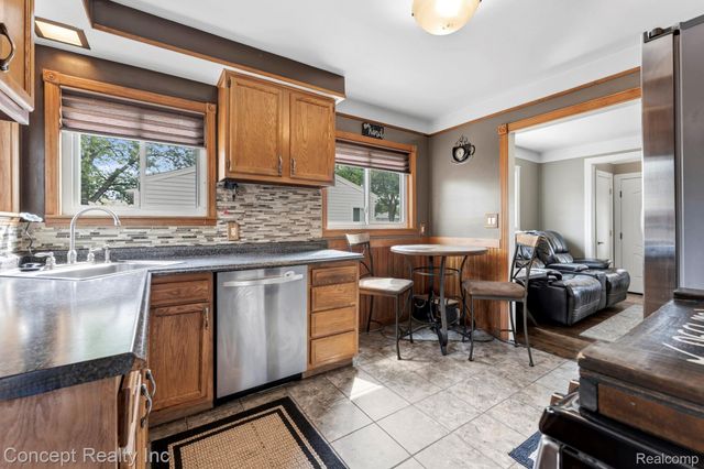 31540 Hennepin Street, Garden City, MI 48135