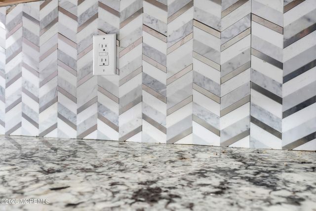 37 Queens Way, Englishtown, NJ 07726