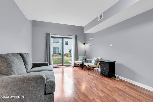 37 Queens Way, Englishtown, NJ 07726