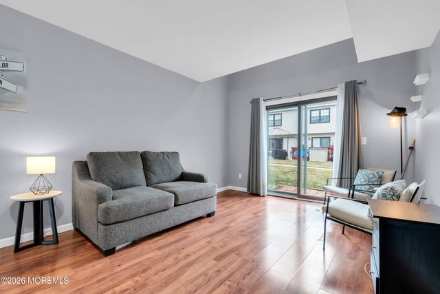 37 Queens Way, Englishtown, NJ 07726