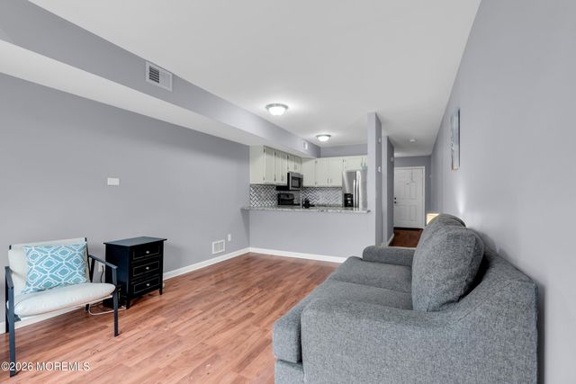 37 Queens Way, Englishtown, NJ 07726