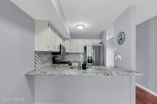 37 Queens Way, Englishtown, NJ 07726