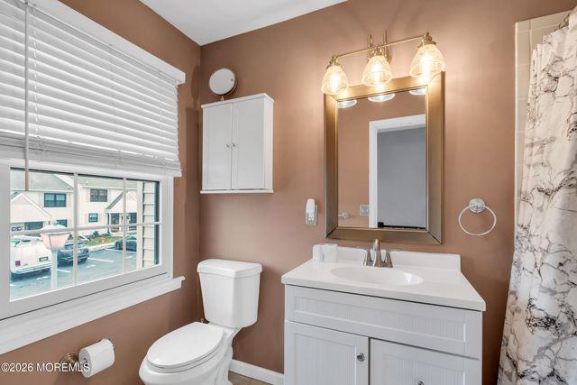 37 Queens Way, Englishtown, NJ 07726