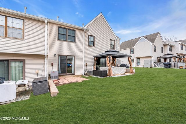 37 Queens Way, Englishtown, NJ 07726