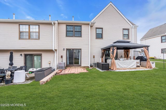 37 Queens Way, Englishtown, NJ 07726