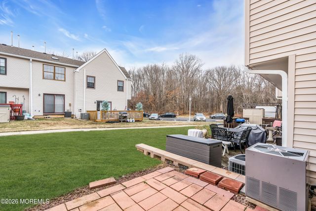 37 Queens Way, Englishtown, NJ 07726