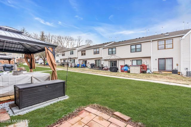 37 Queens Way, Englishtown, NJ 07726