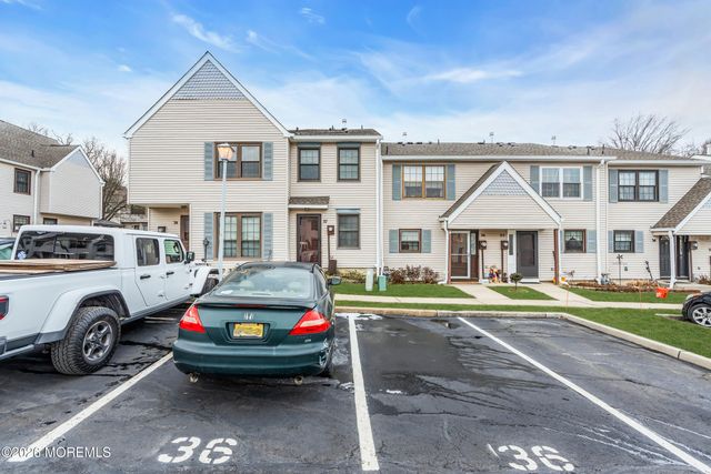 37 Queens Way, Englishtown, NJ 07726