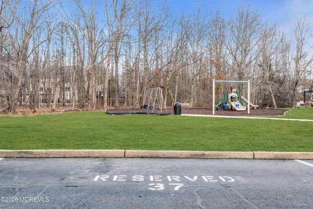 37 Queens Way, Englishtown, NJ 07726