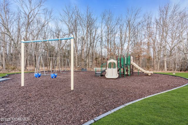 37 Queens Way, Englishtown, NJ 07726