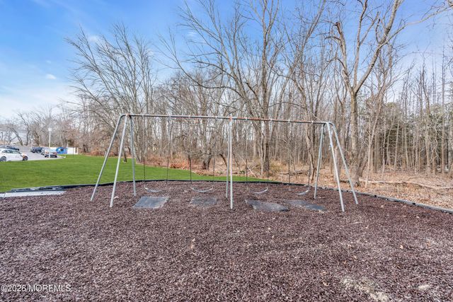 37 Queens Way, Englishtown, NJ 07726