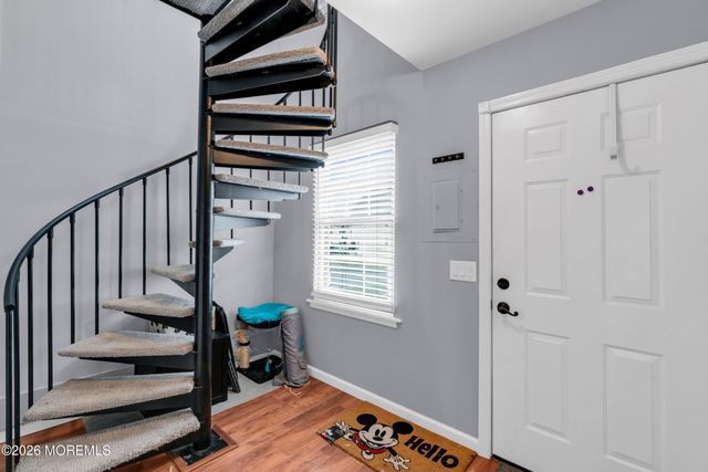 37 Queens Way, Englishtown, NJ 07726