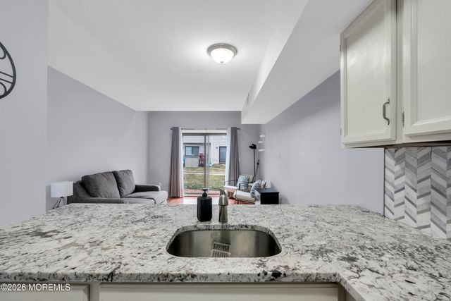 37 Queens Way, Englishtown, NJ 07726