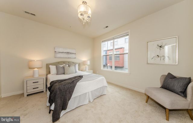 2953 STELLA BLUE LN, Fairfax, VA 22031