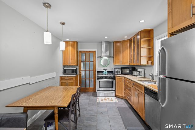 17 Elijah Street, Norwich, CT 06360