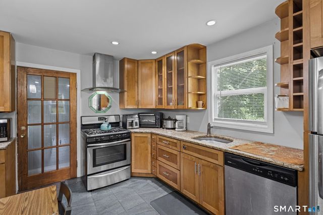 17 Elijah Street, Norwich, CT 06360