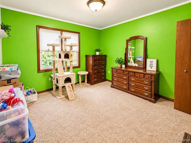 27161 Ponchartrain Street, Harrison Twp, MI 48045