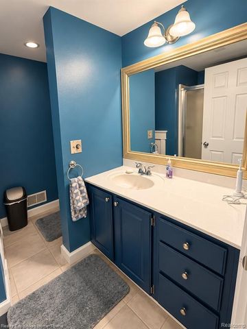 27161 Ponchartrain Street, Harrison Twp, MI 48045