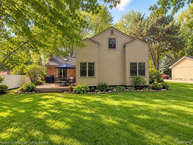 27161 Ponchartrain Street, Harrison Twp, MI 48045