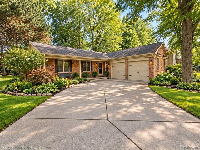 27161 Ponchartrain Street, Harrison Twp, MI 48045