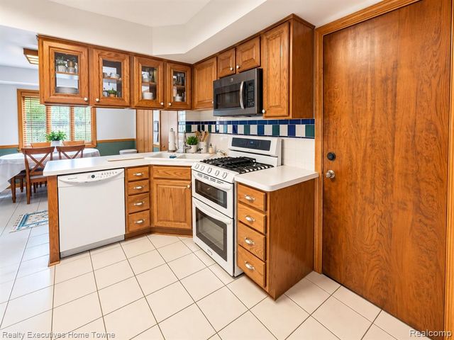 27161 Ponchartrain Street, Harrison Twp, MI 48045