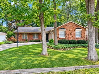 27161 Ponchartrain Street, Harrison Twp, MI 48045