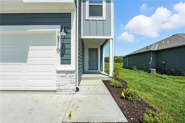 19714 W 195th Place, Spring Hill, KS 66083