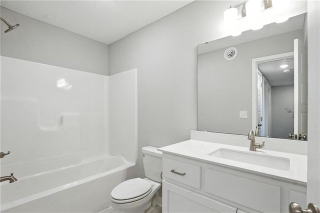 19714 W 195th Place, Spring Hill, KS 66083