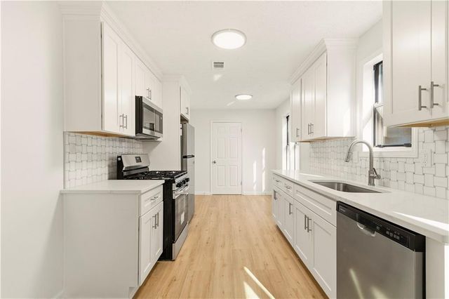 134 Apple Valley Drive, Woodstock, GA 30188