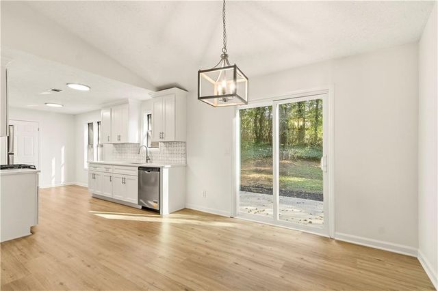 134 Apple Valley Drive, Woodstock, GA 30188