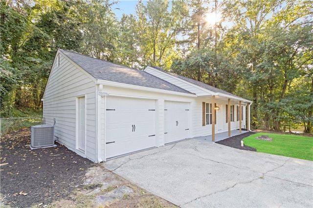 134 Apple Valley Drive, Woodstock, GA 30188