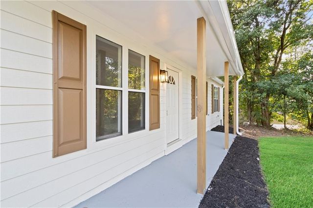 134 Apple Valley Drive, Woodstock, GA 30188