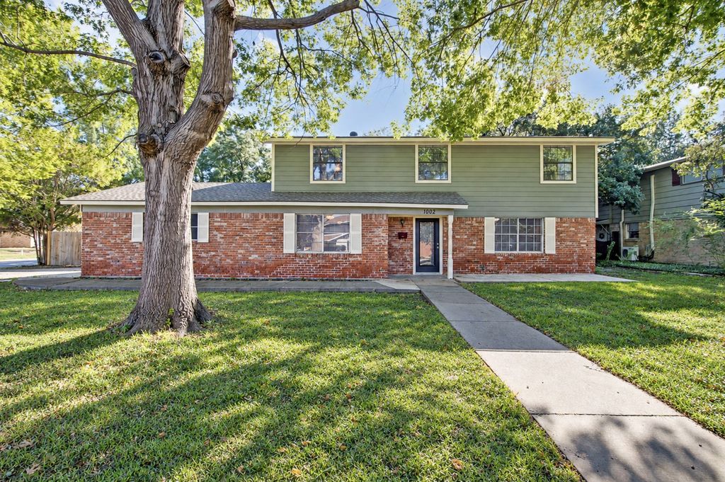 1002 Hickory Street, Irving, TX 75060