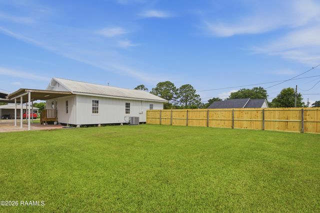 380 Caleb Street, Breaux Bridge, LA 70517