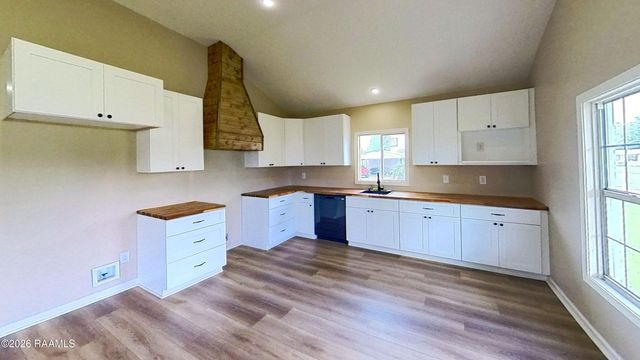 380 Caleb Street, Breaux Bridge, LA 70517