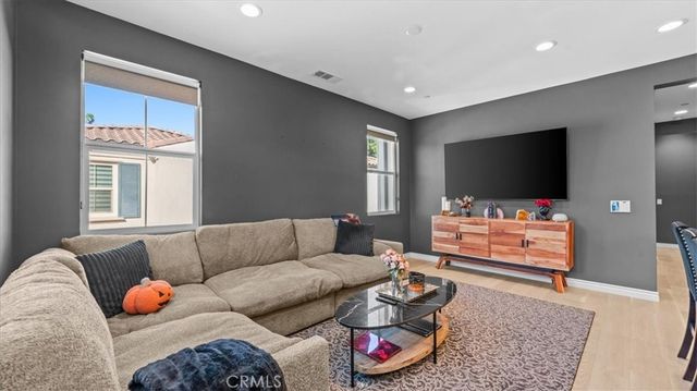 102 Fayette Court, Claremont, CA 91711