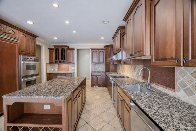 6608 Enclave Drive, Independence Charter Township, MI 48348