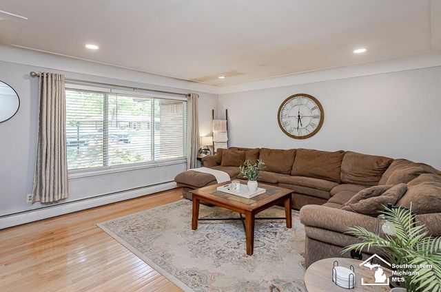 9804 Pamela Street, Temperance, MI 48182