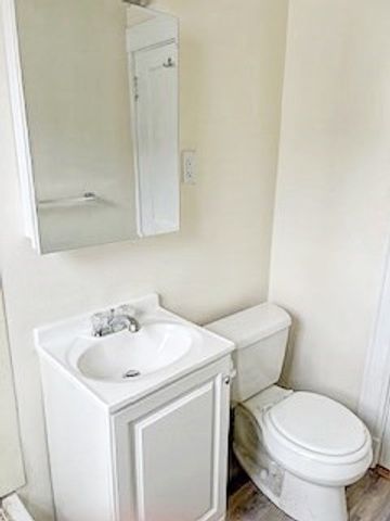 32 Saint Anns Rd 1R, Quincy, MA 02170