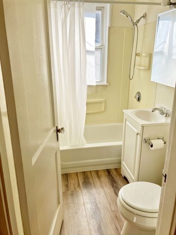 32 Saint Anns Rd 1R, Quincy, MA 02170