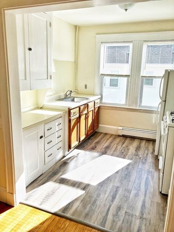 32 Saint Anns Rd 1R, Quincy, MA 02170