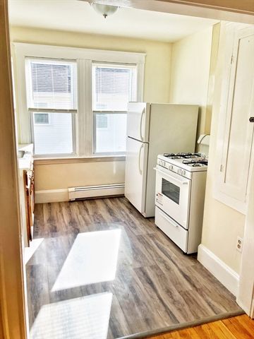 32 Saint Anns Rd 1R, Quincy, MA 02170