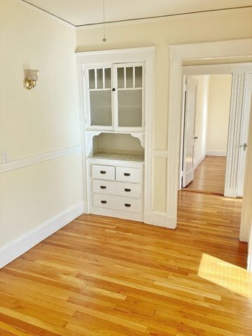 32 Saint Anns Rd 1R, Quincy, MA 02170