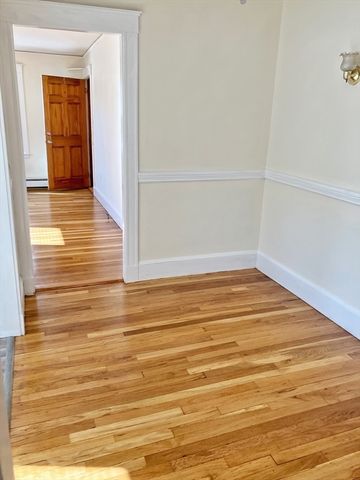 32 Saint Anns Rd 1R, Quincy, MA 02170