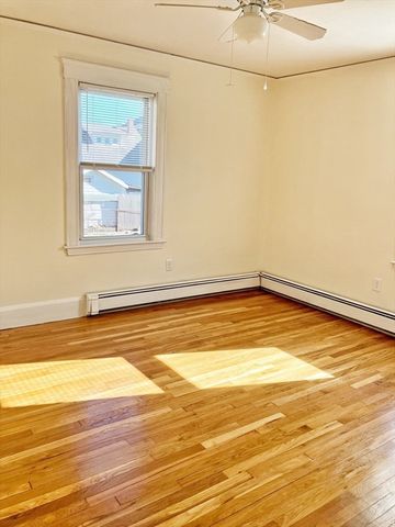 32 Saint Anns Rd 1R, Quincy, MA 02170