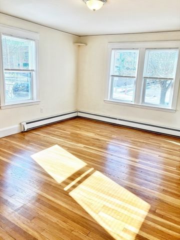 32 Saint Anns Rd 1R, Quincy, MA 02170