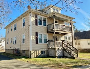 32 Saint Anns Rd 1R, Quincy, MA 02170