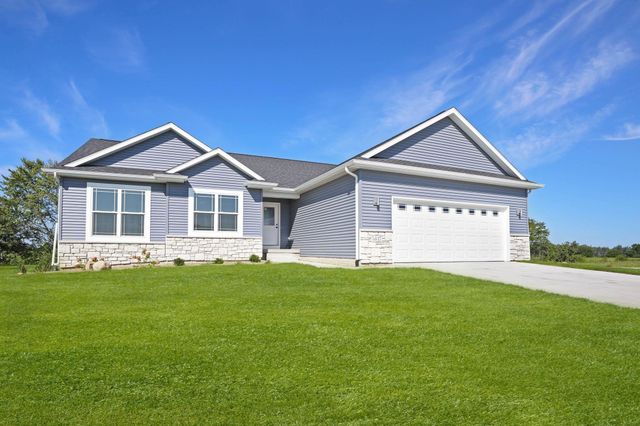 2801 Amber Valley Road, Cedar Falls, IA 50613