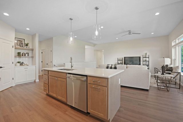 2801 Amber Valley Road, Cedar Falls, IA 50613