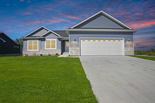 2801 Amber Valley Road, Cedar Falls, IA 50613